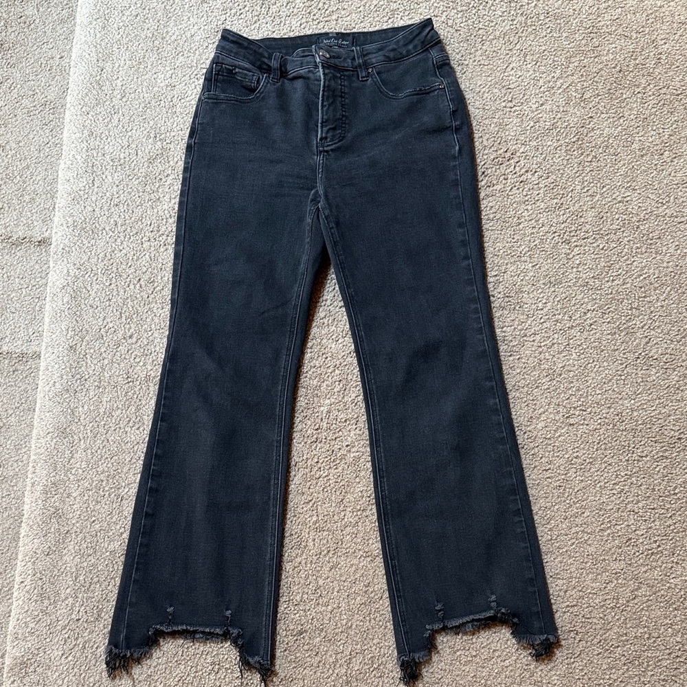 Neona Risen Black Frayed Hem Cropped Jeans